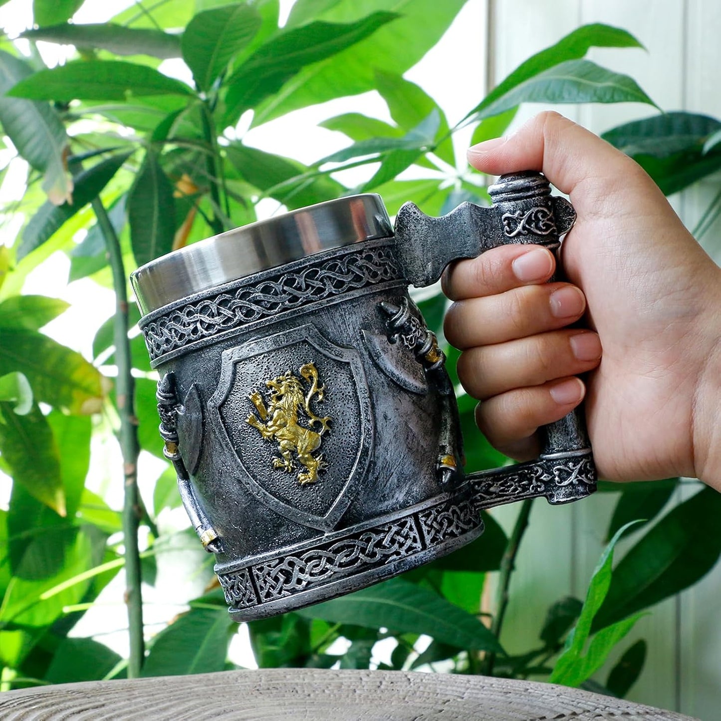 Medieval Viking Axes Mug Gifts for Men, English Gold Lion Shields Beer Steins Tankard Stainless Coffee Cup Renaissance Art Norse Decor Home Kitchen Party Decoration Drinkware