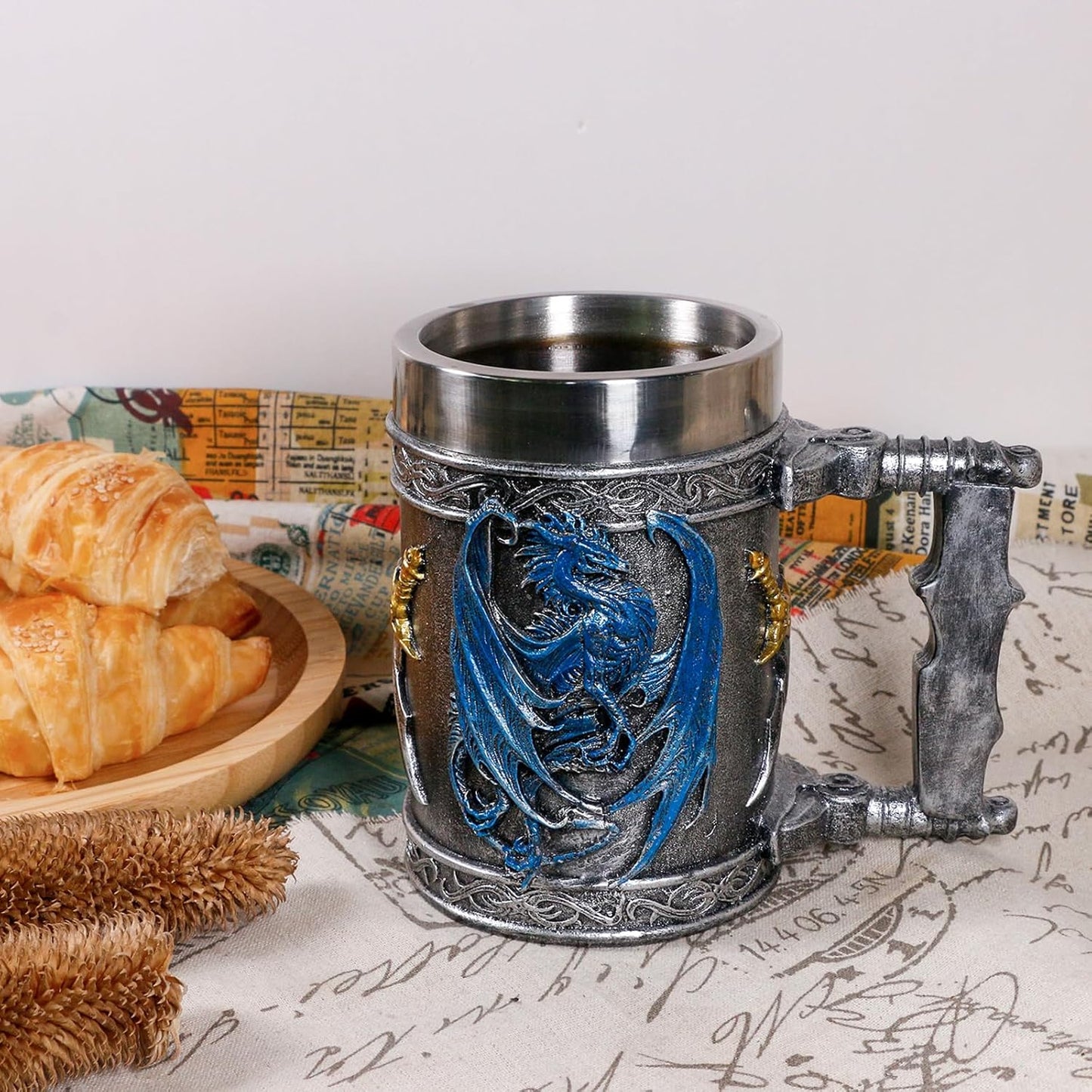 alikiki Medieval Large Beer Tankard Blue Dragon DnD Game Mug of Throne Stainless Coffee Cup Dungeons and Dragons Gifts for Men Women Dragon Collector Themed Party Decorations 21oz